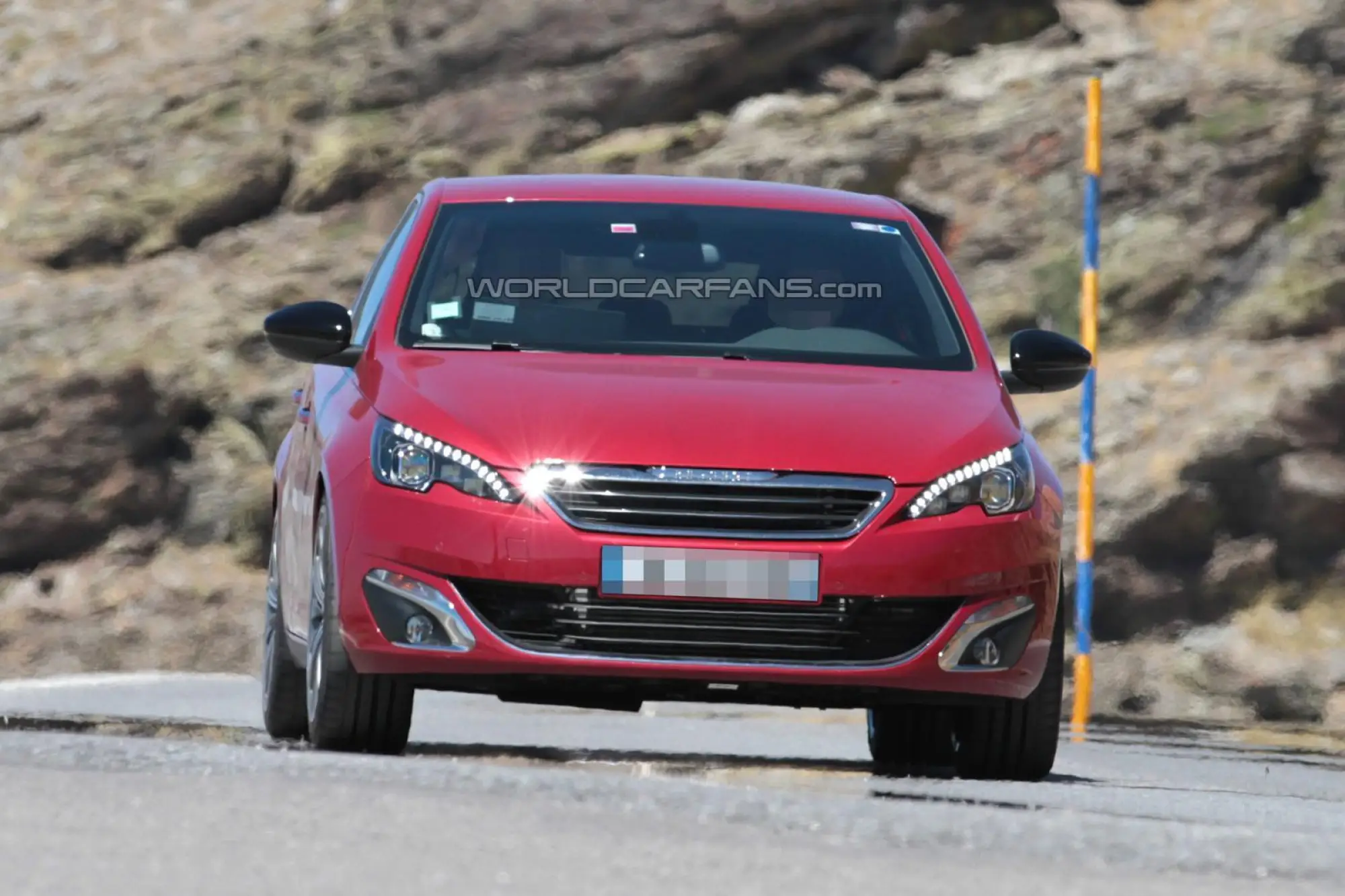 Peugeot 308 GTI - foto spia (agosto 2014) - 10