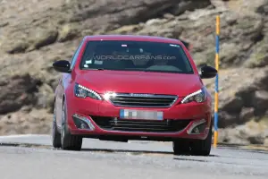 Peugeot 308 GTI - foto spia (agosto 2014) - 10