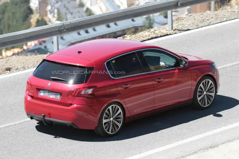 Peugeot 308 GTI - foto spia (agosto 2014) - 11