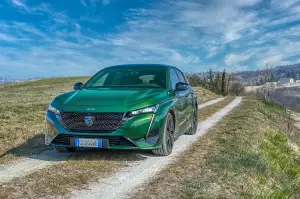 Peugeot 308 Hybrid Langhe, Monferrato e Roero - Foto