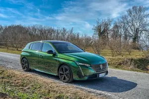 Peugeot 308 Hybrid Langhe, Monferrato e Roero - Foto