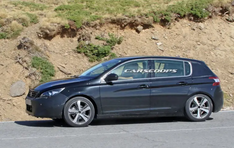 Peugeot 308 restyling foto spia 4 settembre 2016 - 4