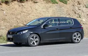 Peugeot 308 restyling foto spia 4 settembre 2016 - 5