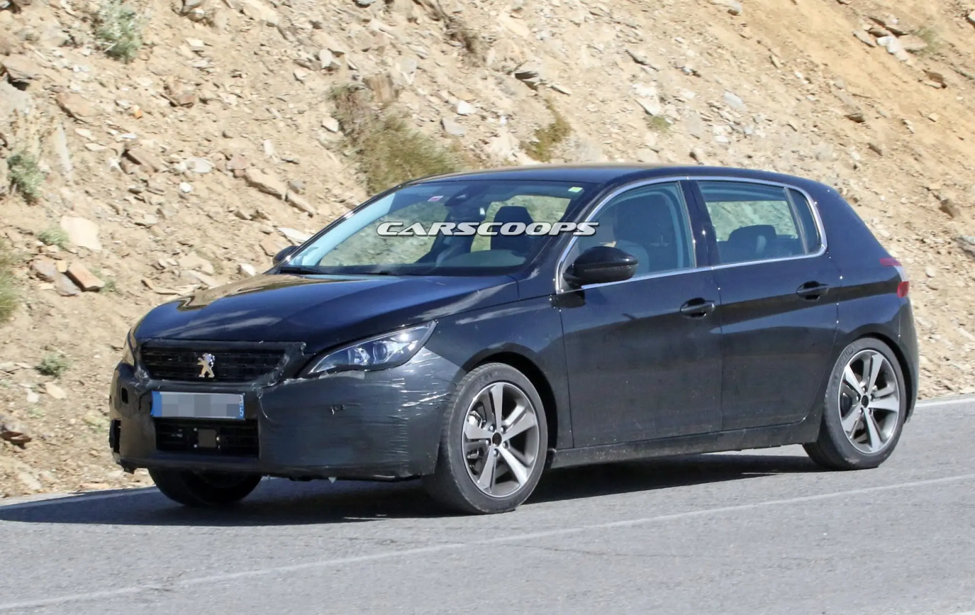 Peugeot 308 restyling foto spia 4 settembre 2016 - 6
