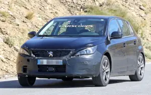 Peugeot 308 restyling foto spia 4 settembre 2016 - 7