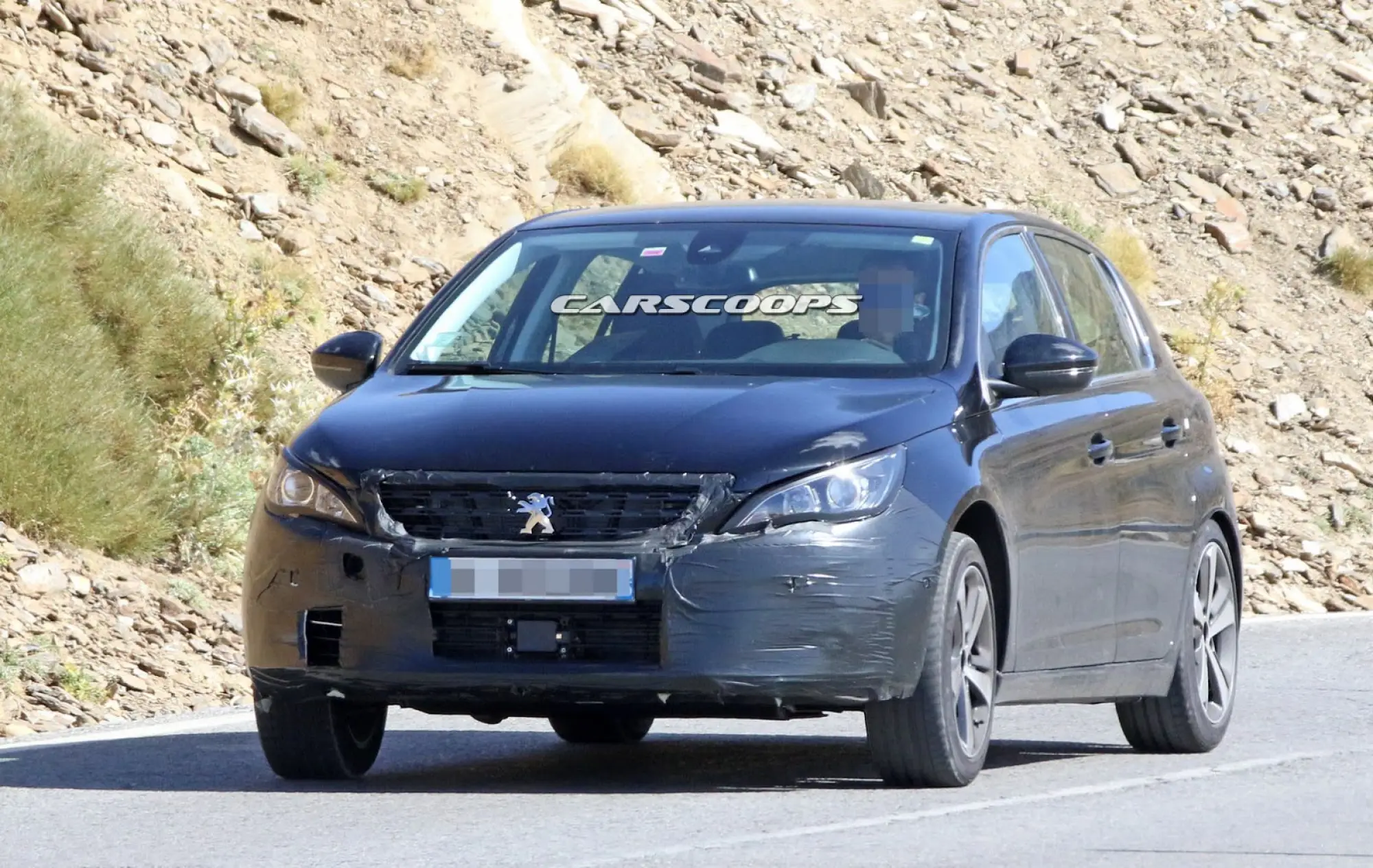 Peugeot 308 restyling foto spia 4 settembre 2016 - 8