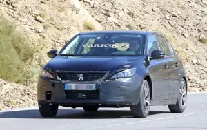 Peugeot 308 restyling foto spia 4 settembre 2016 - 8
