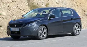 Peugeot 308 restyling foto spia 4 settembre 2016 - 9