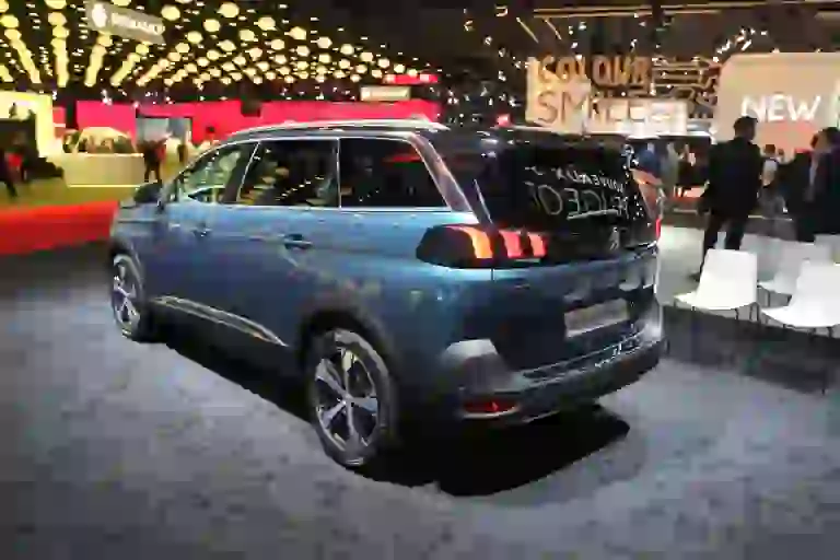 Peugeot 5008 - Salone di Parigi 2016 - 17