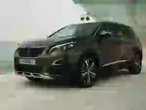 Peugeot 5008 - Test drive in anteprima