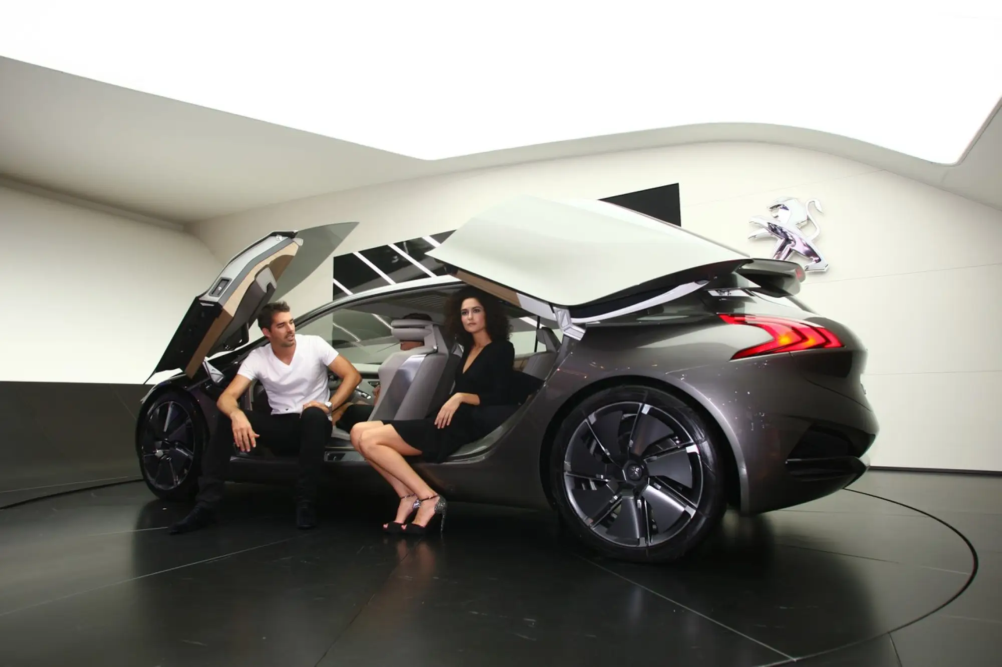 Peugeot Concept HX1 - Salone di Francoforte 2011 - 3