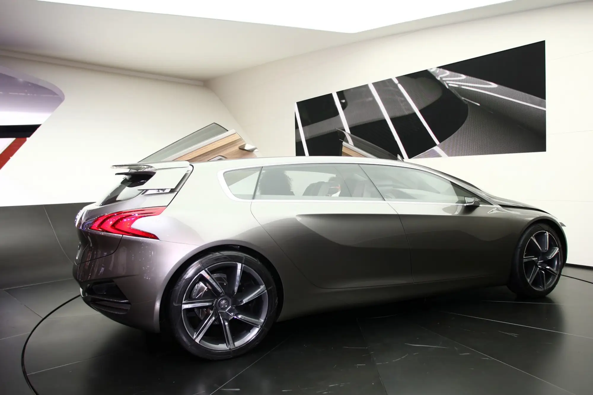 Peugeot Concept HX1 - Salone di Francoforte 2011 - 8