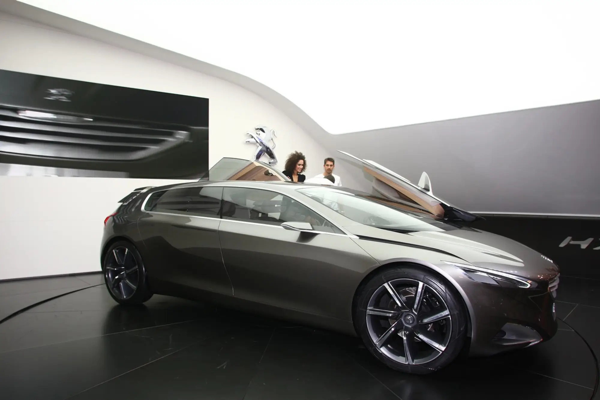 Peugeot Concept HX1 - Salone di Francoforte 2011 - 14
