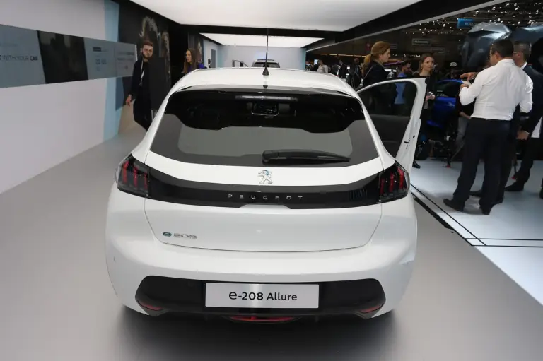 Peugeot e-208 Allure - Salone di Ginevra 2019 - 3