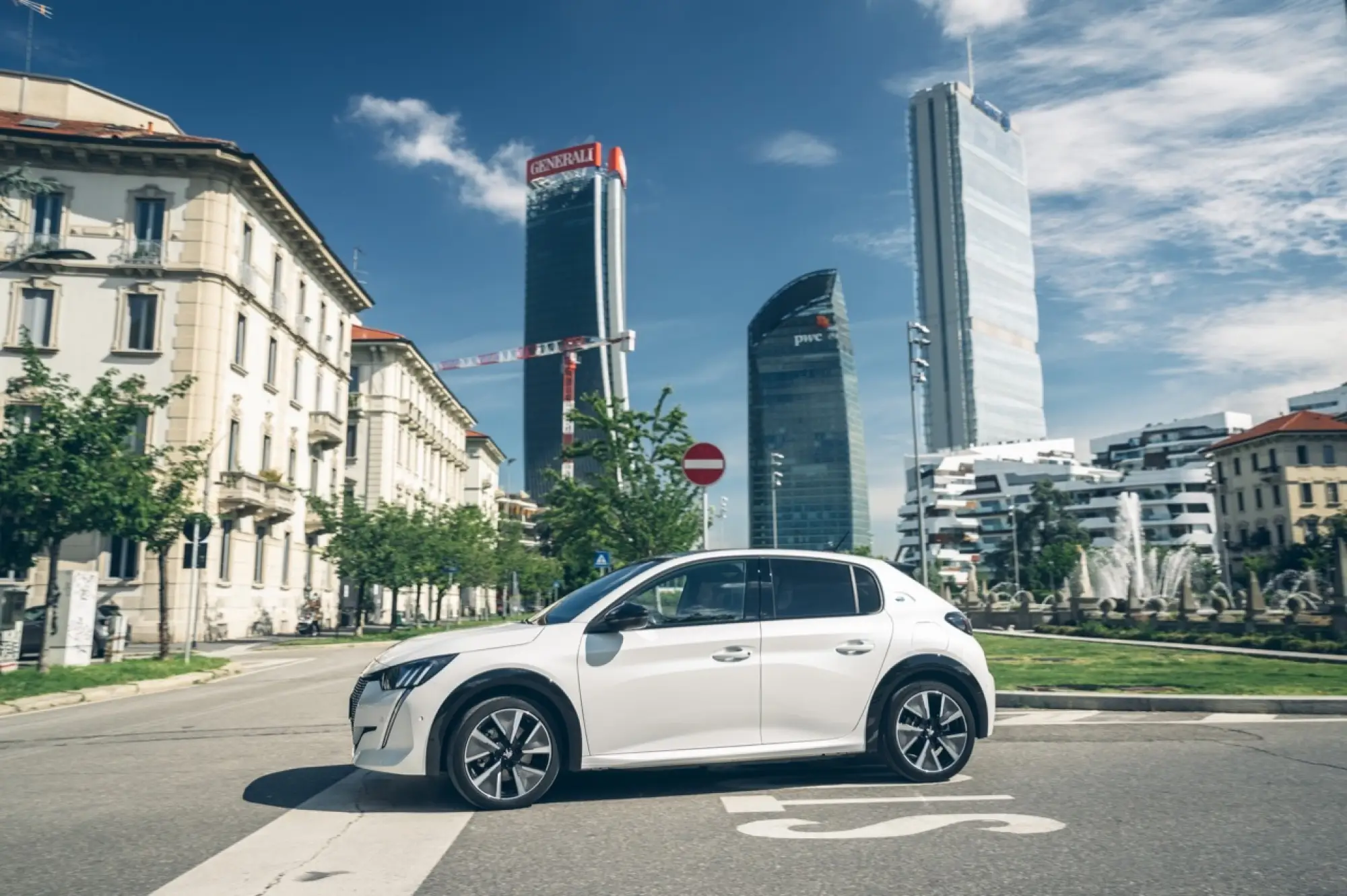 Peugeot e-208 ed e-2008 - Leonardo Da Vinci a Milano - 14