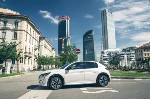 Peugeot e-208 ed e-2008 - Leonardo Da Vinci a Milano