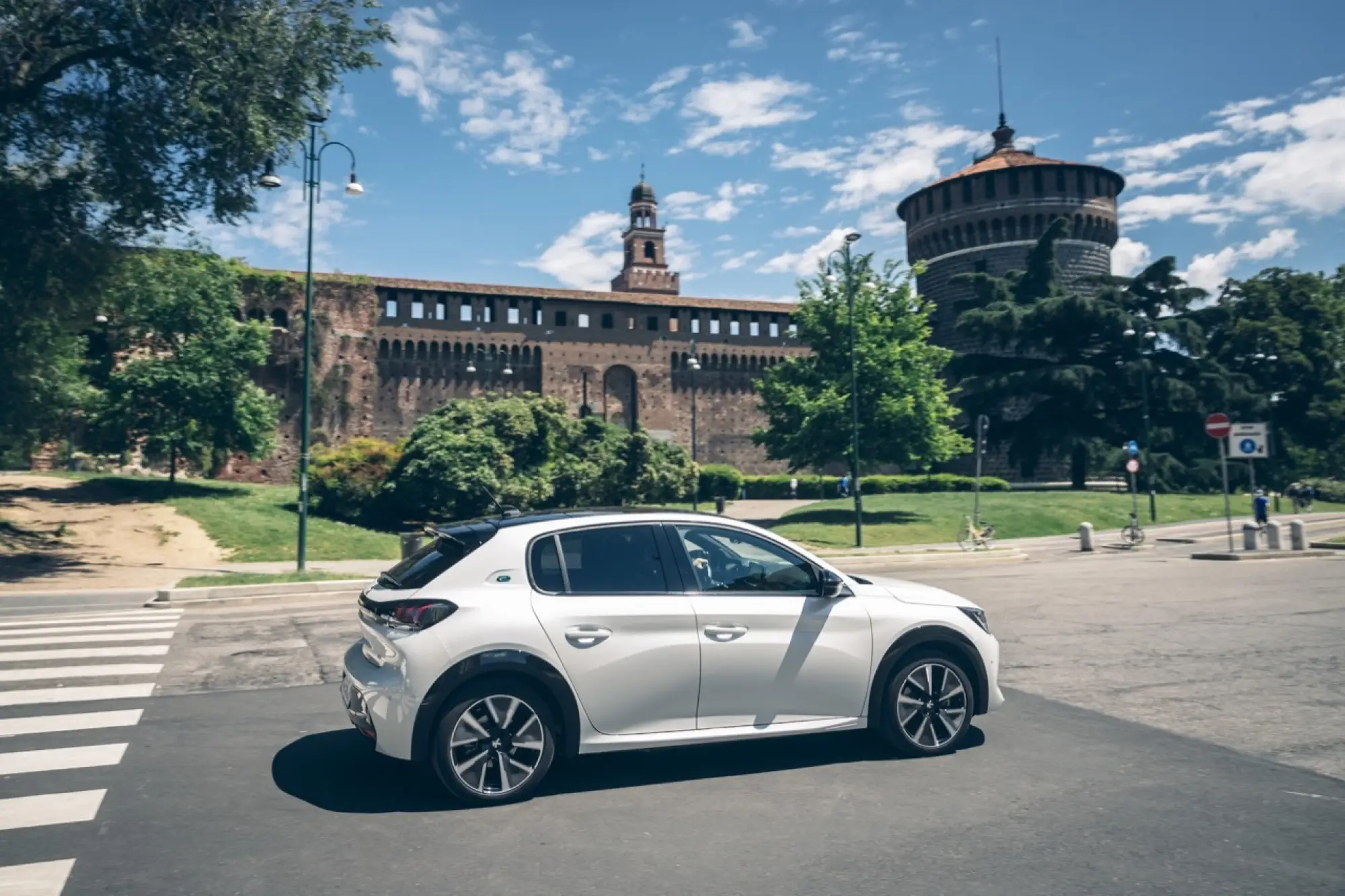 Peugeot e-208 ed e-2008 - Leonardo Da Vinci a Milano - 21