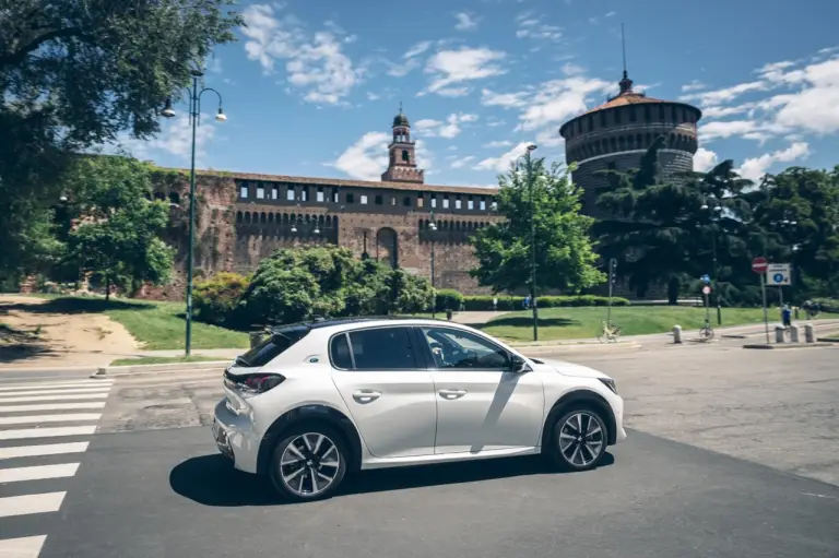 Peugeot e-208 ed e-2008 - Leonardo Da Vinci a Milano - 21