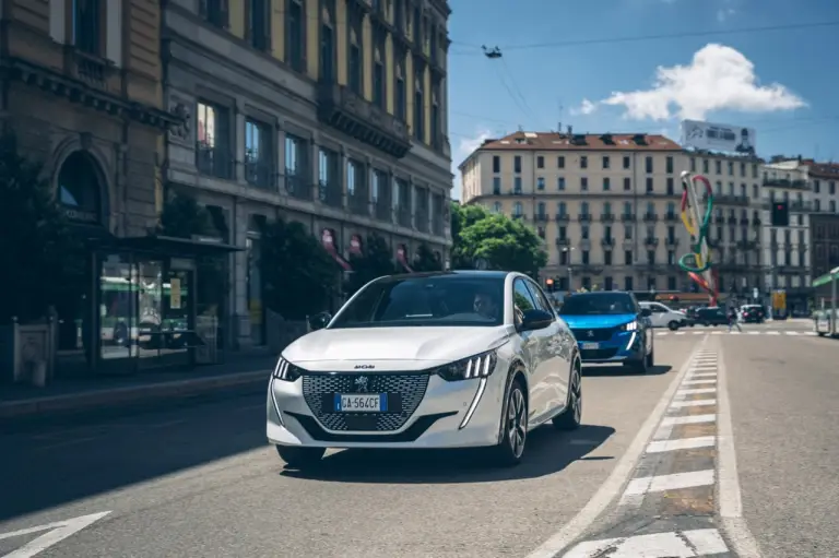 Peugeot e-208 ed e-2008 - Leonardo Da Vinci a Milano - 30