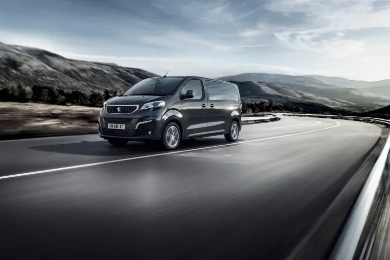 Peugeot e-Traveller - 11