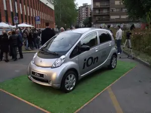 Peugeot iOn al Tree Light di Milano