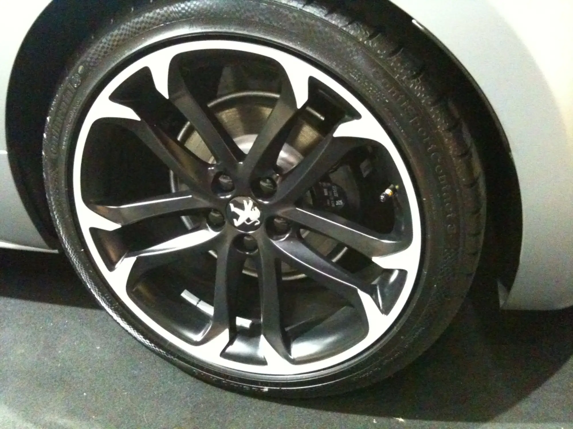 Peugeot RCZ Asphalt - Milano Fashion Week 2011 - 7