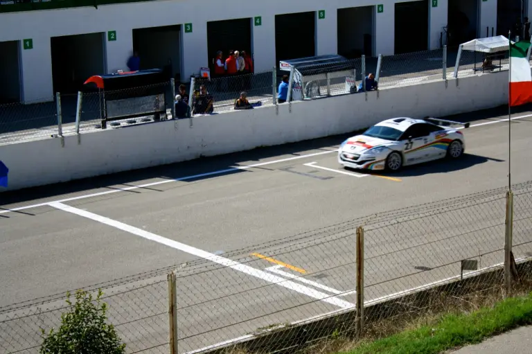 Peugeot RCZ R Cup - Inside the Race, un Weekend da Pilota - 12