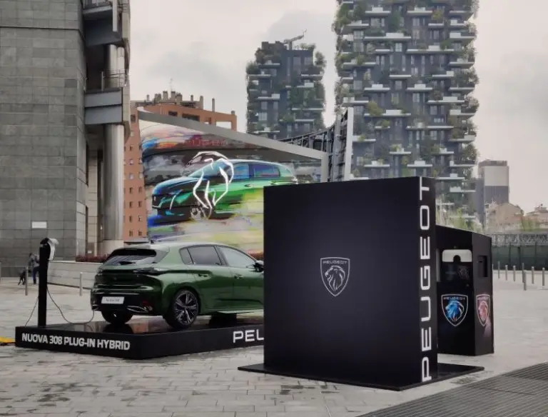 Peugeot - The Corner a Milano - 1