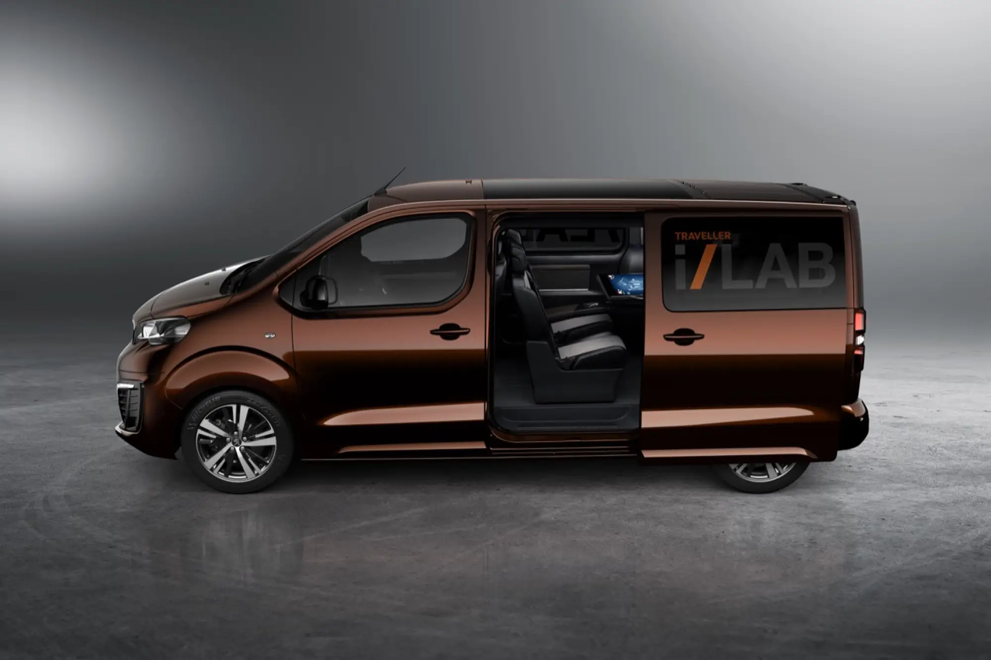 Peugeot Traveller e Traveller i-Lab - 36