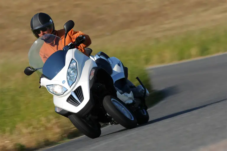 Piaggio MP3 Hybrid - 5