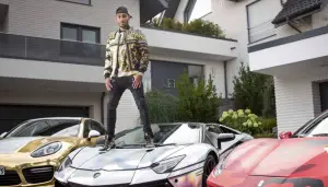 Pierre-Emerick Aubameyang e le sue supercar - 2