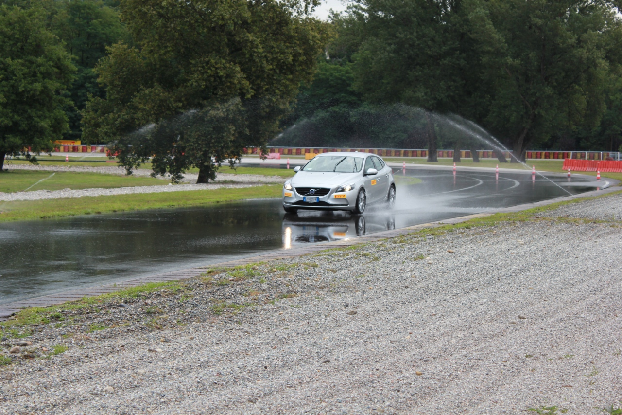 Pirelli e Polizia Stradale - Travelling Safe 2014
