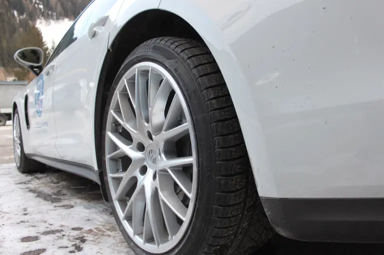 Pirelli Winter Sottozero 3 e nuova Porsche Panamera - 4