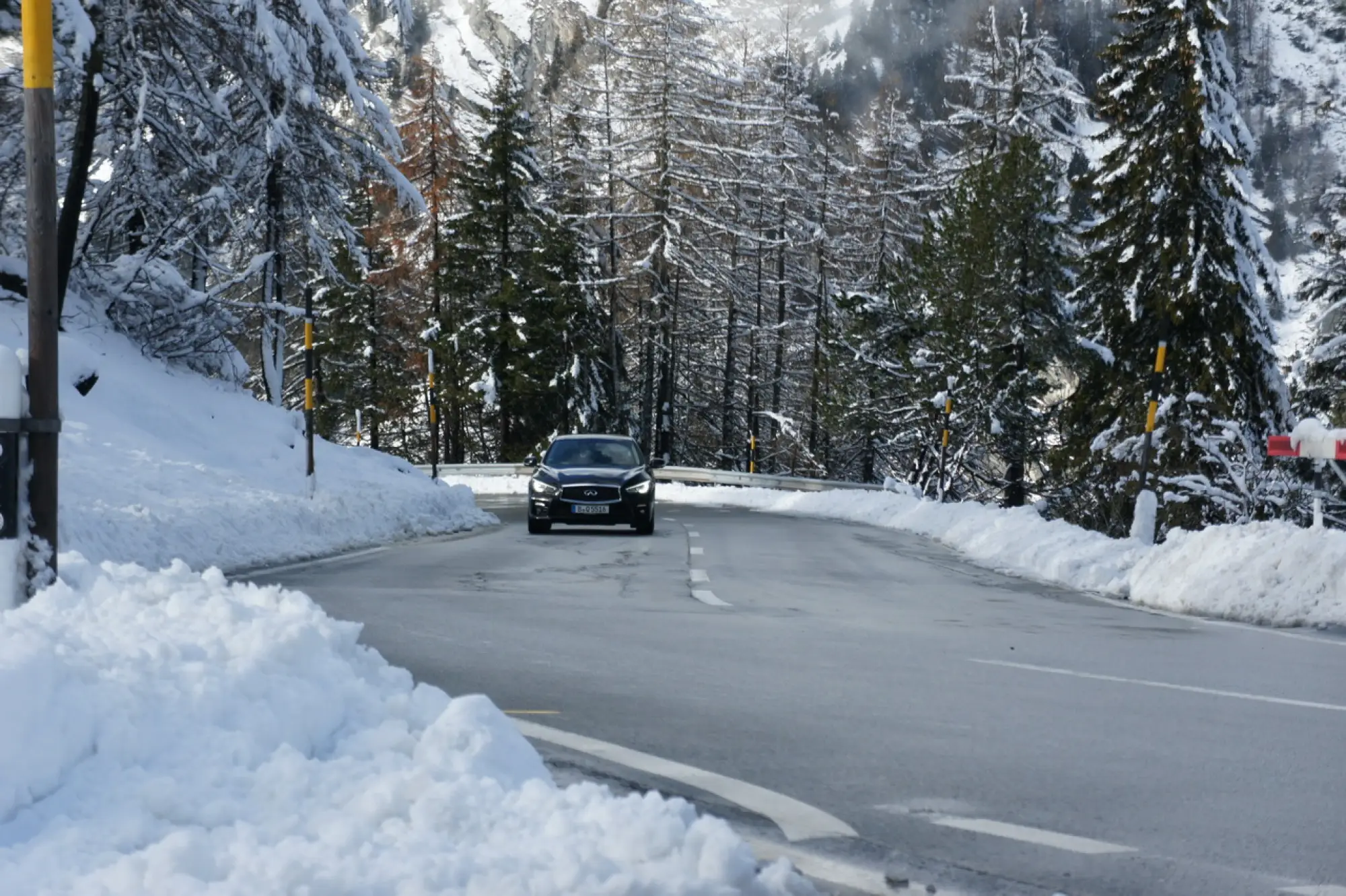 Pirelli Winter Sottozero e Infiniti Q50S Hybrid AWD 2014 - 18