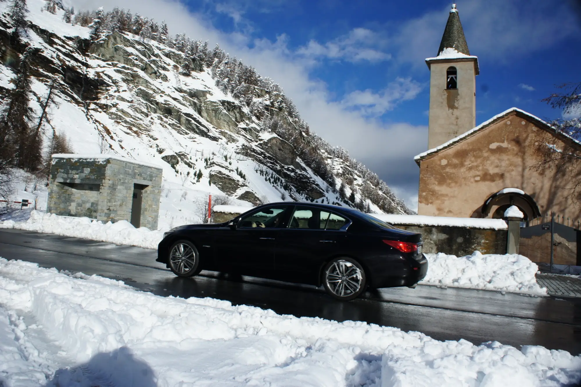 Pirelli Winter Sottozero e Infiniti Q50S Hybrid AWD 2014 - 50