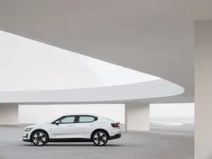 Polestar 2 2022: prova su strada