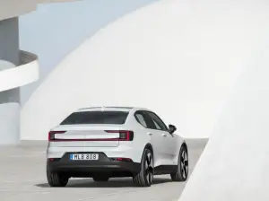 Polestar 2 2022: prova su strada