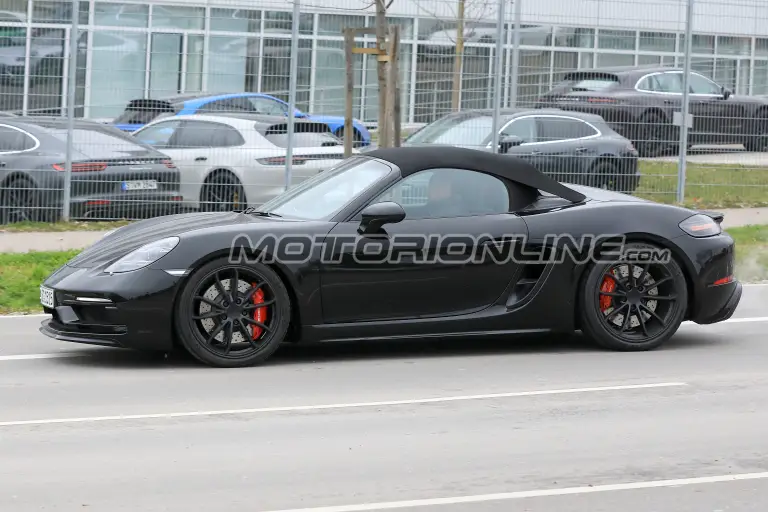 Porsche 718 Boxster Spyder foto spia 17 novembre 2017 - 4