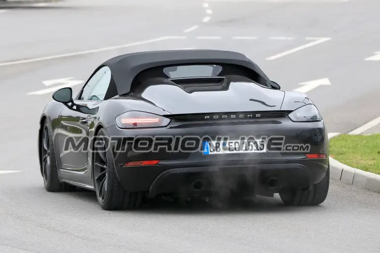 Porsche 718 Boxster Spyder foto spia 17 novembre 2017 - 9