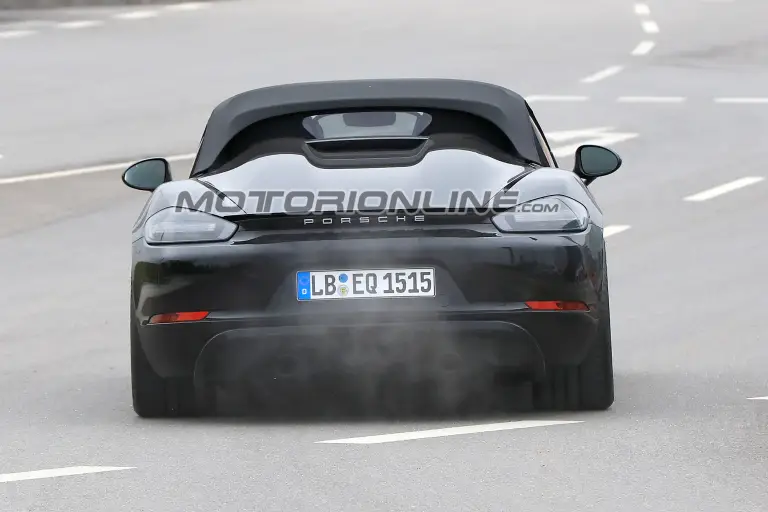 Porsche 718 Boxster Spyder foto spia 17 novembre 2017 - 10