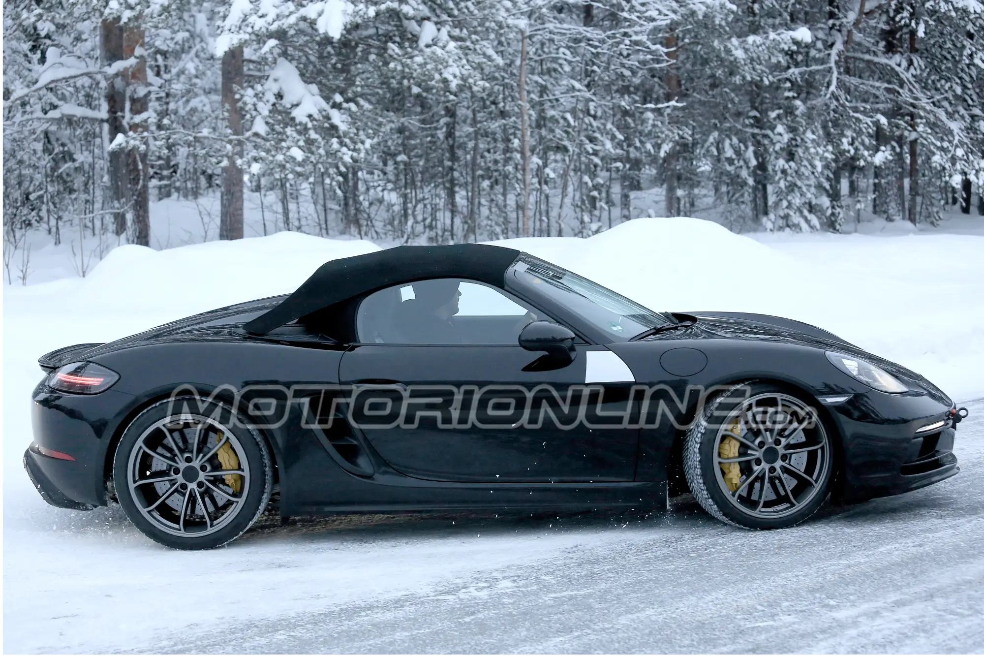 Porsche 718 Boxster Spyder foto spia 2 febbraio 2018 - 5