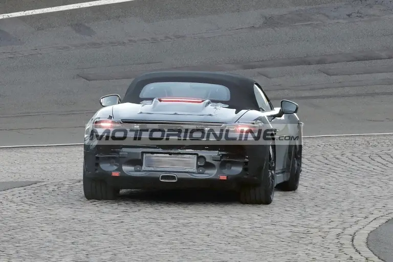 Porsche 718 Boxter - Foto spia 9-11-2022 - 11