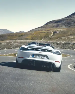 Porsche 718 Cayman GT4 2020 e 718 Spyder 2020