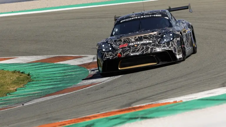 Porsche 718 Cayman GT4 ePerformance prototipo - Foto - 2
