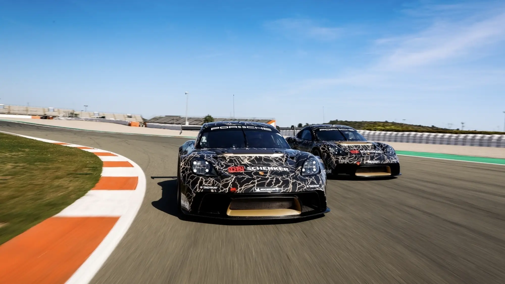 Porsche 718 Cayman GT4 ePerformance prototipo - Foto - 1