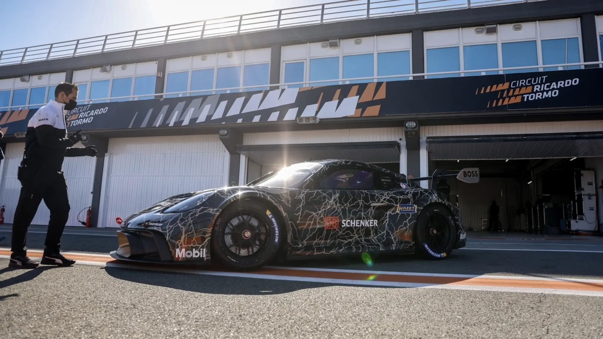 Porsche 718 Cayman GT4 ePerformance prototipo - Foto - 4