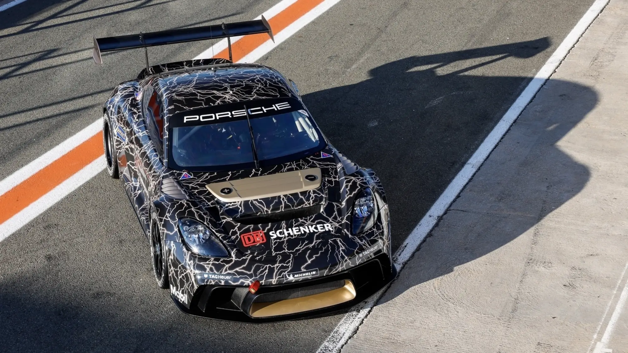 Porsche 718 Cayman GT4 ePerformance prototipo - Foto - 7