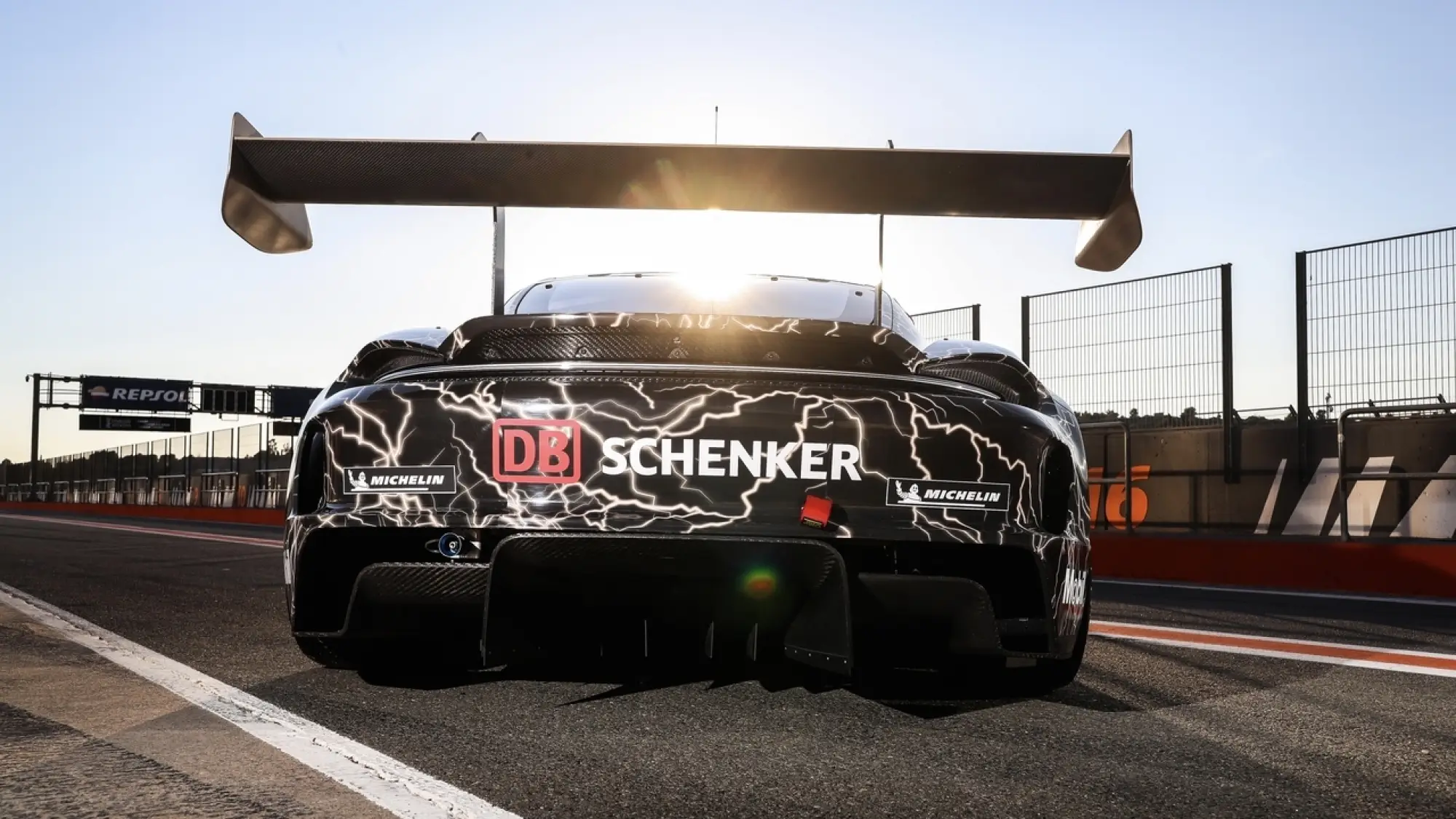 Porsche 718 Cayman GT4 ePerformance prototipo - Foto - 6