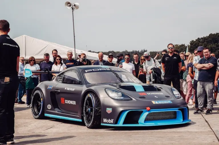 Porsche 718 Cayman GT4 ePerformance test - Foto - 4