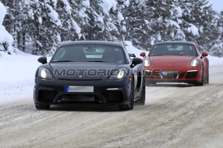 Porsche 718 Cayman GT4 - Foto spia 15-02-2018  - 1